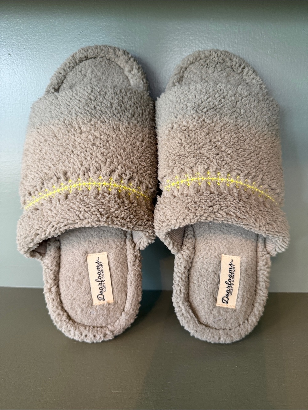 Dearfoams Taupe Sherpa Slide Slippers with Yellow Stitching - NWOT